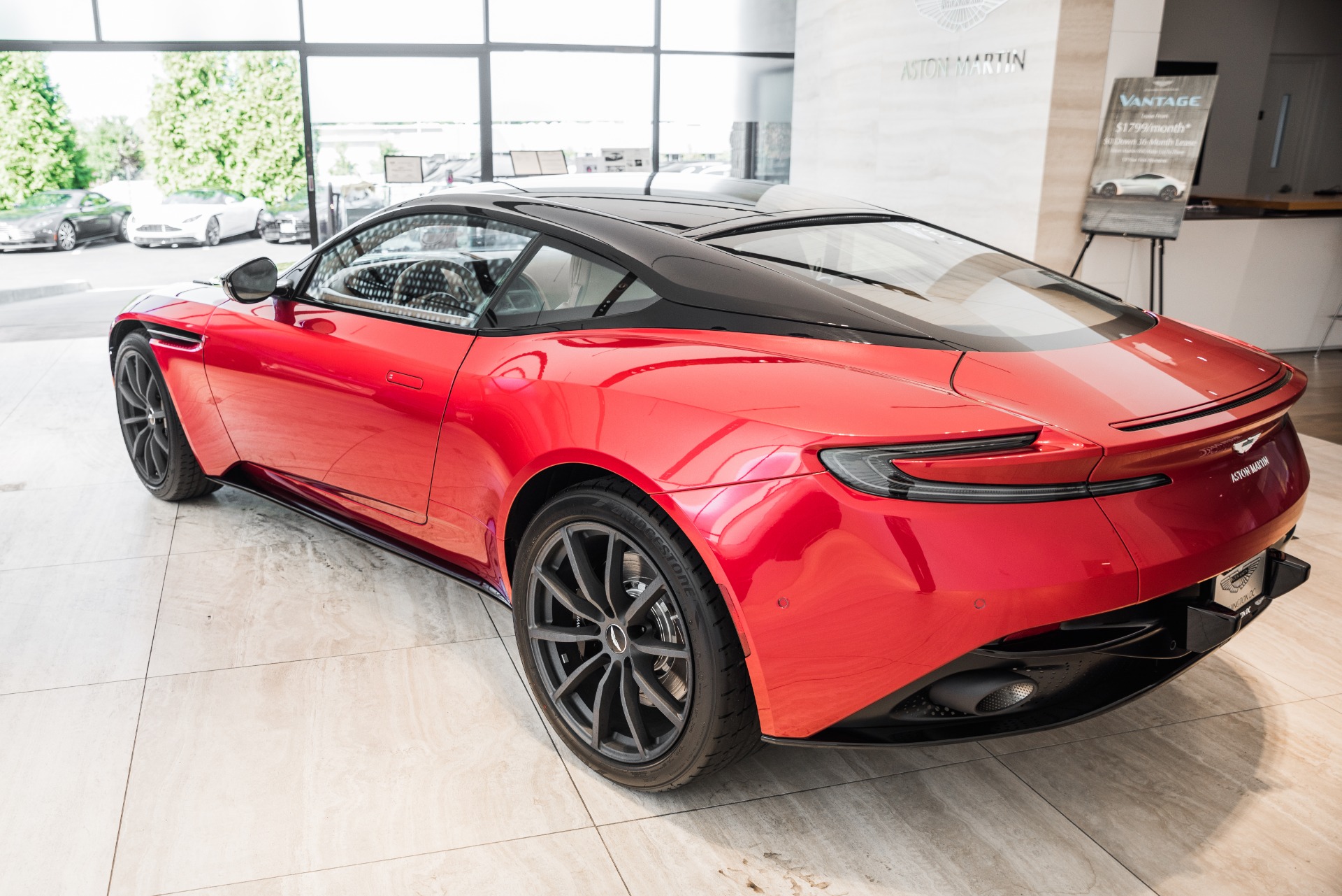 Aston Martin db11 2020