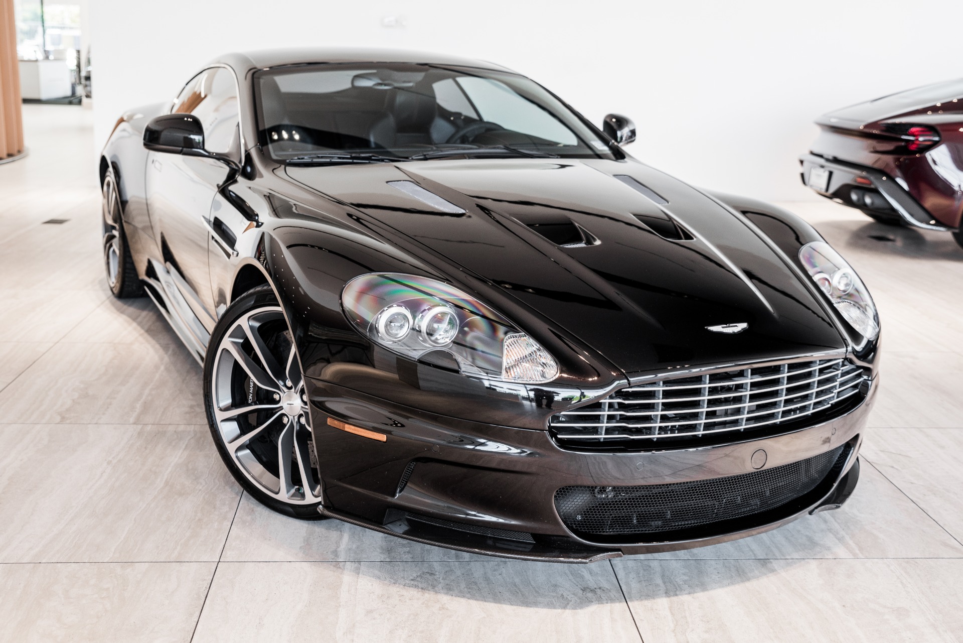 Aston martin dbs 2010