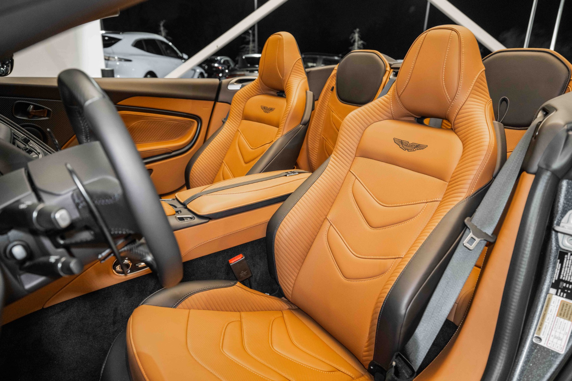 Aston Martin DBS Ultimate Interieur