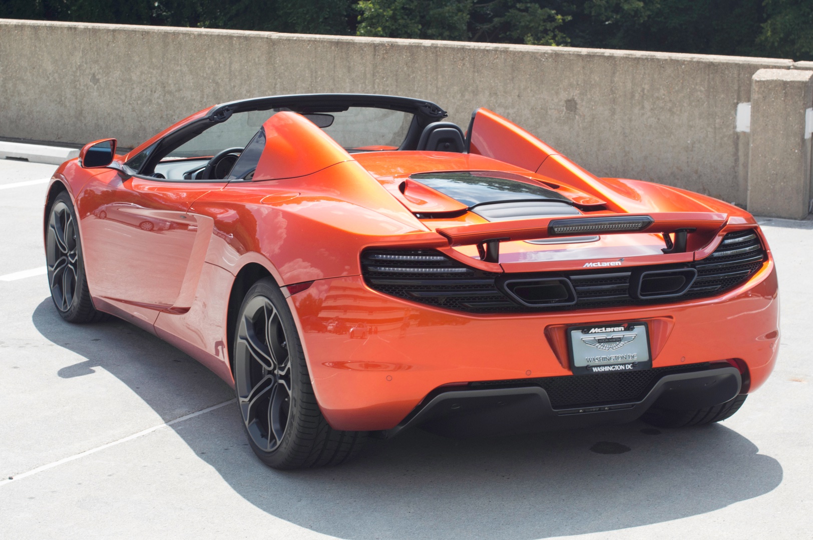 Машина MCLAREN mp4 12c